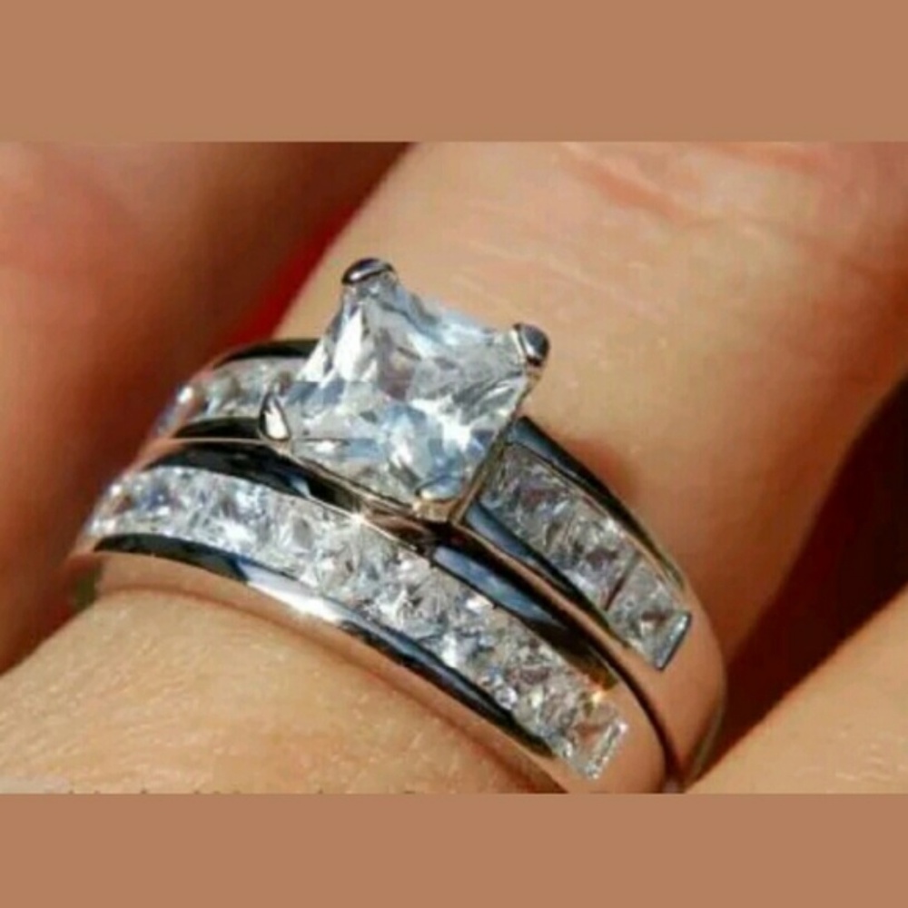 14k White Gold Princess cut Wedding Band - Picture 5 of 5